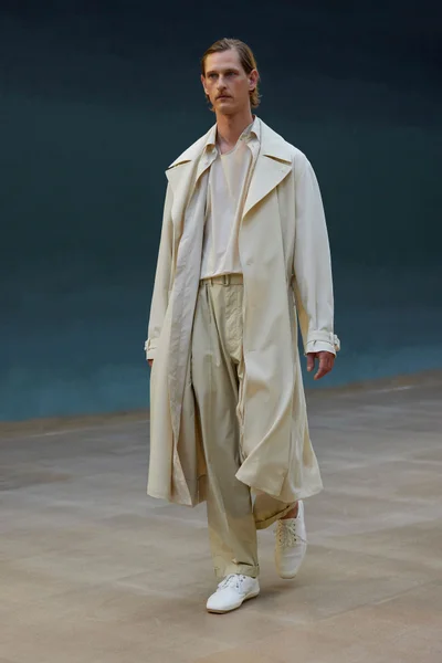 Look 3